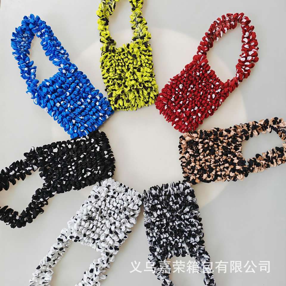 Popular Japanese and Korean pineapple bags, bubble bags, fashionable women's bags, multi-functional hand-held crossbody bags, casual leather goods and luggage, women's versatile and trendy new products detail image 4