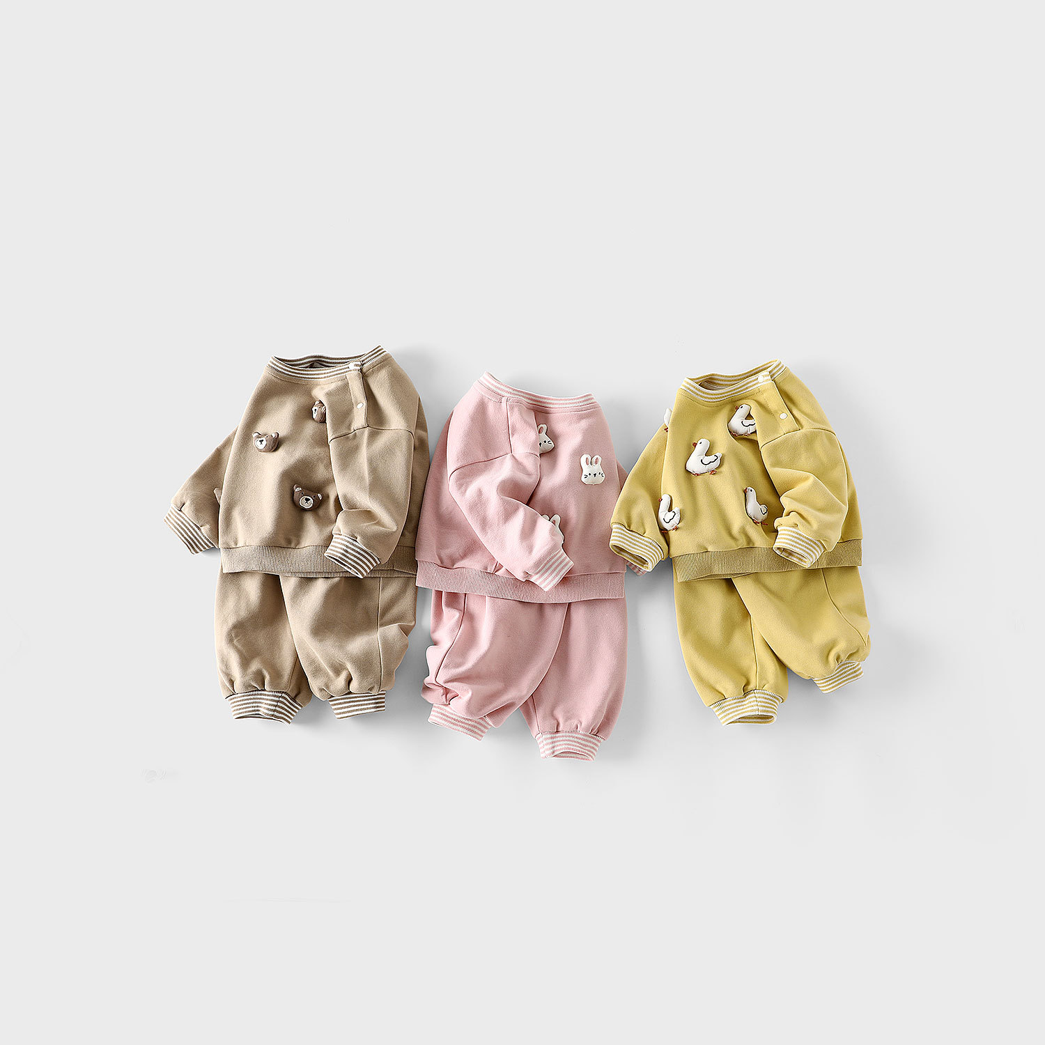 The 2025 new autumn children's doll set: A stylish little rabbit hoodie for girls and a little duck hoodie for boys. This two-piece set is trendy full figure