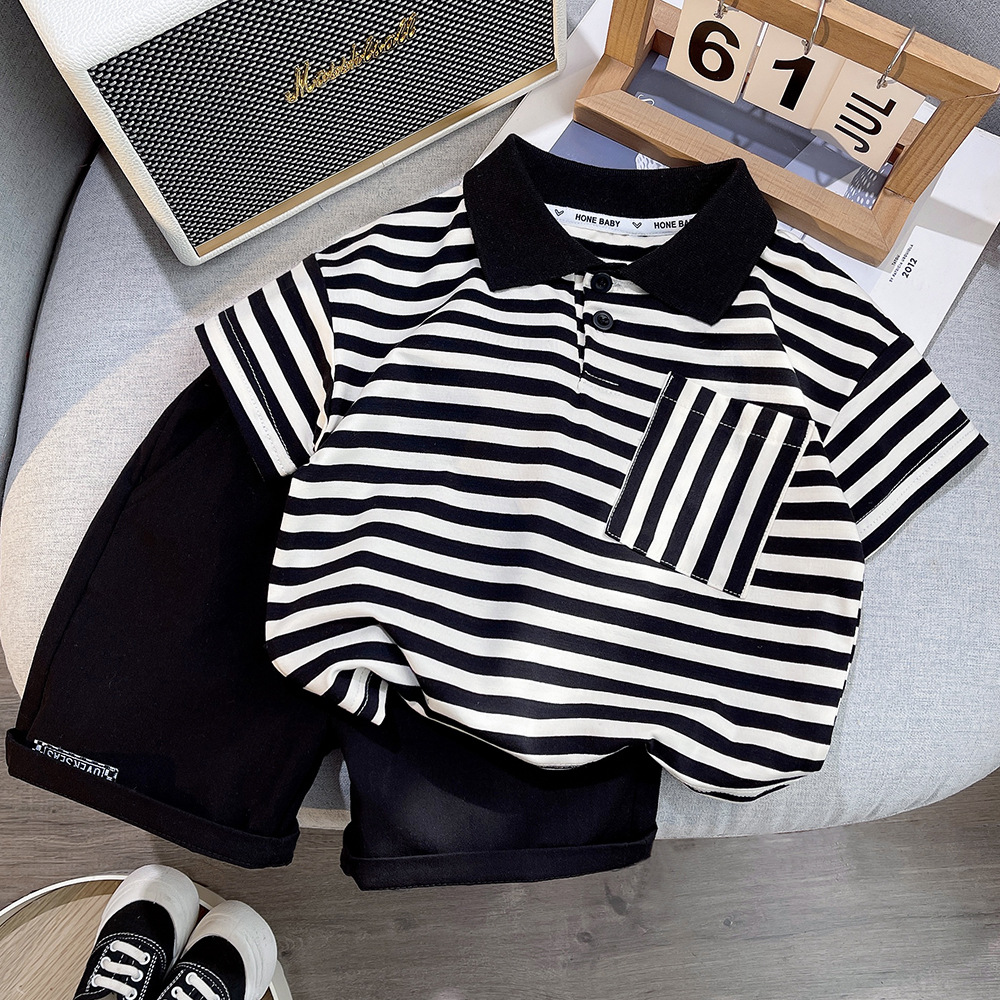 A new cool and stylish short-sleeved striped polo shirt for boys in summer 2024 full figure
