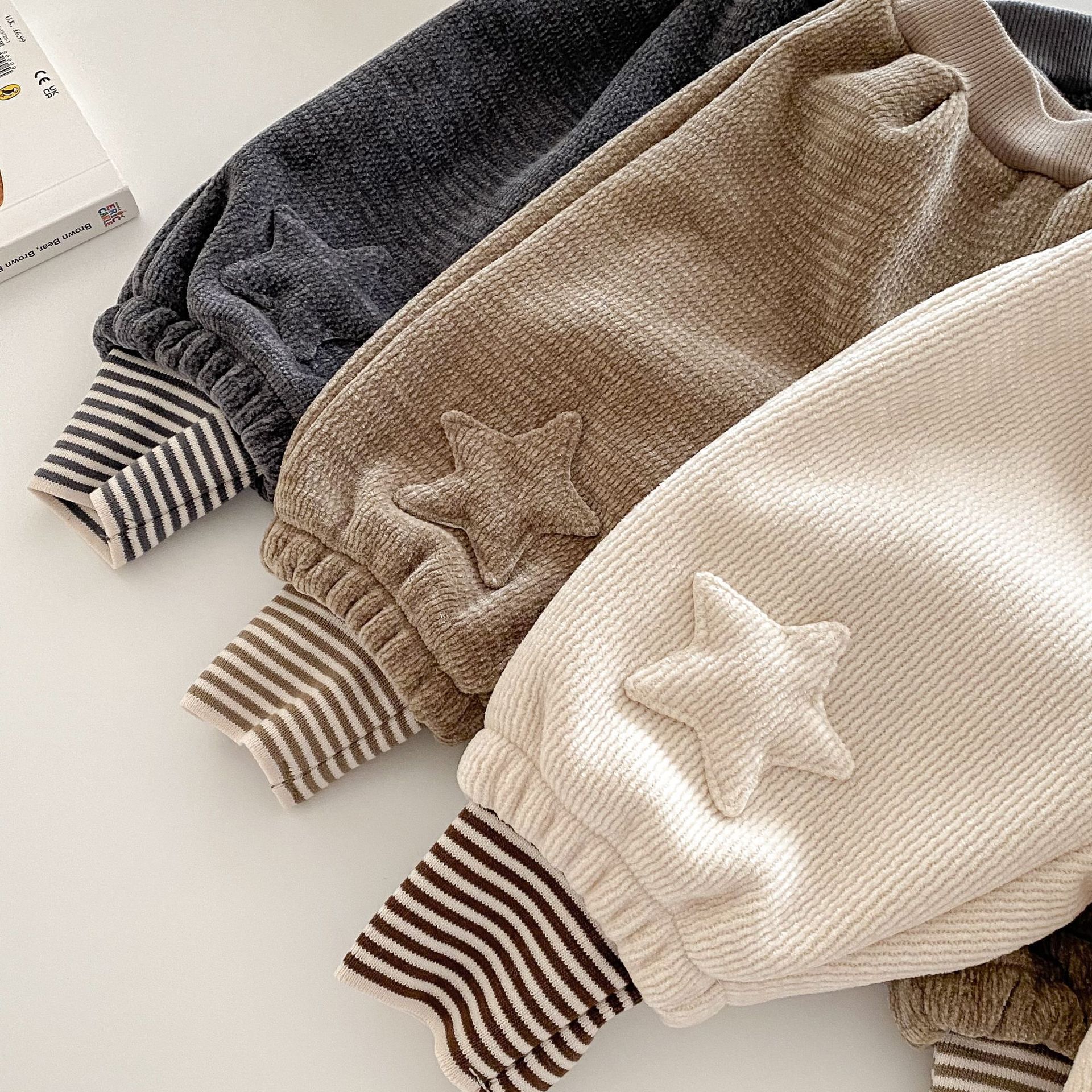 Children's European cotton fleece pants for 0-5 years old winter girls' fashionable solid color fleece casual pants for boys' winter wear trend AK472 Application Scenario