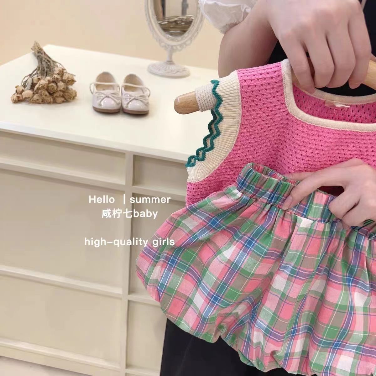 Korean-style children's summer fashion and trendy baby knitted vest, checked flower bud shorts two-piece set details Picture
