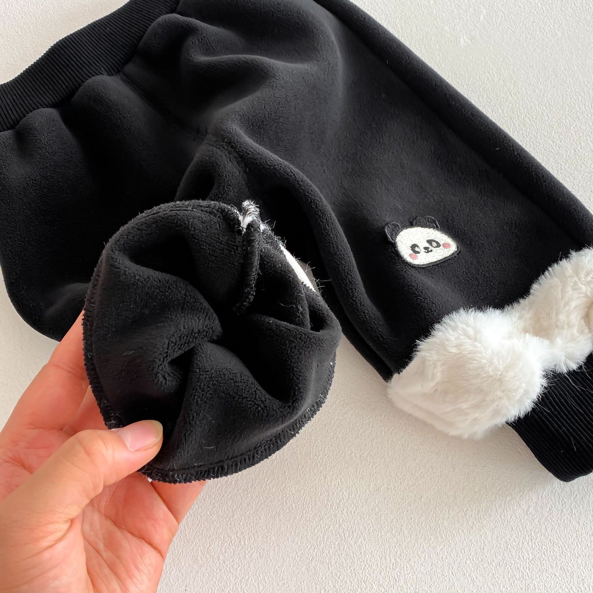 Children's fleece pants 2025 New style winter baby patch gold coin New Year Greeting wear for Boys winter thickened sweatpants Application Scenario
