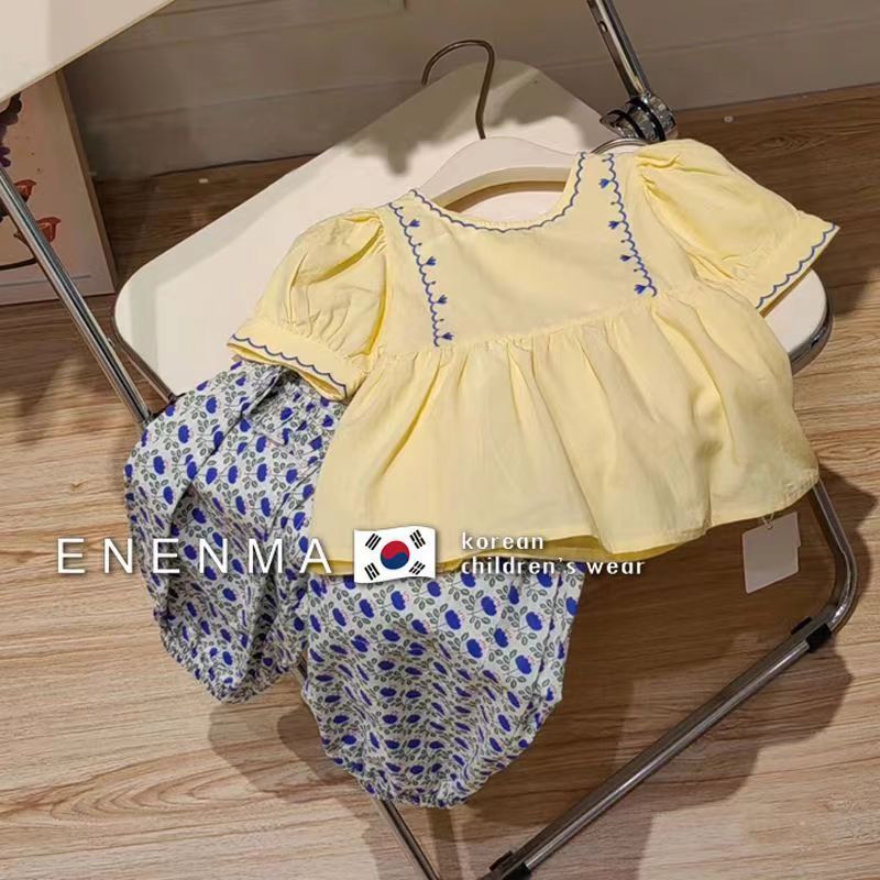 A two-piece set of cute and refreshing yellow embroidered top and floral pants for baby girls in the summer of 2024 full figure
