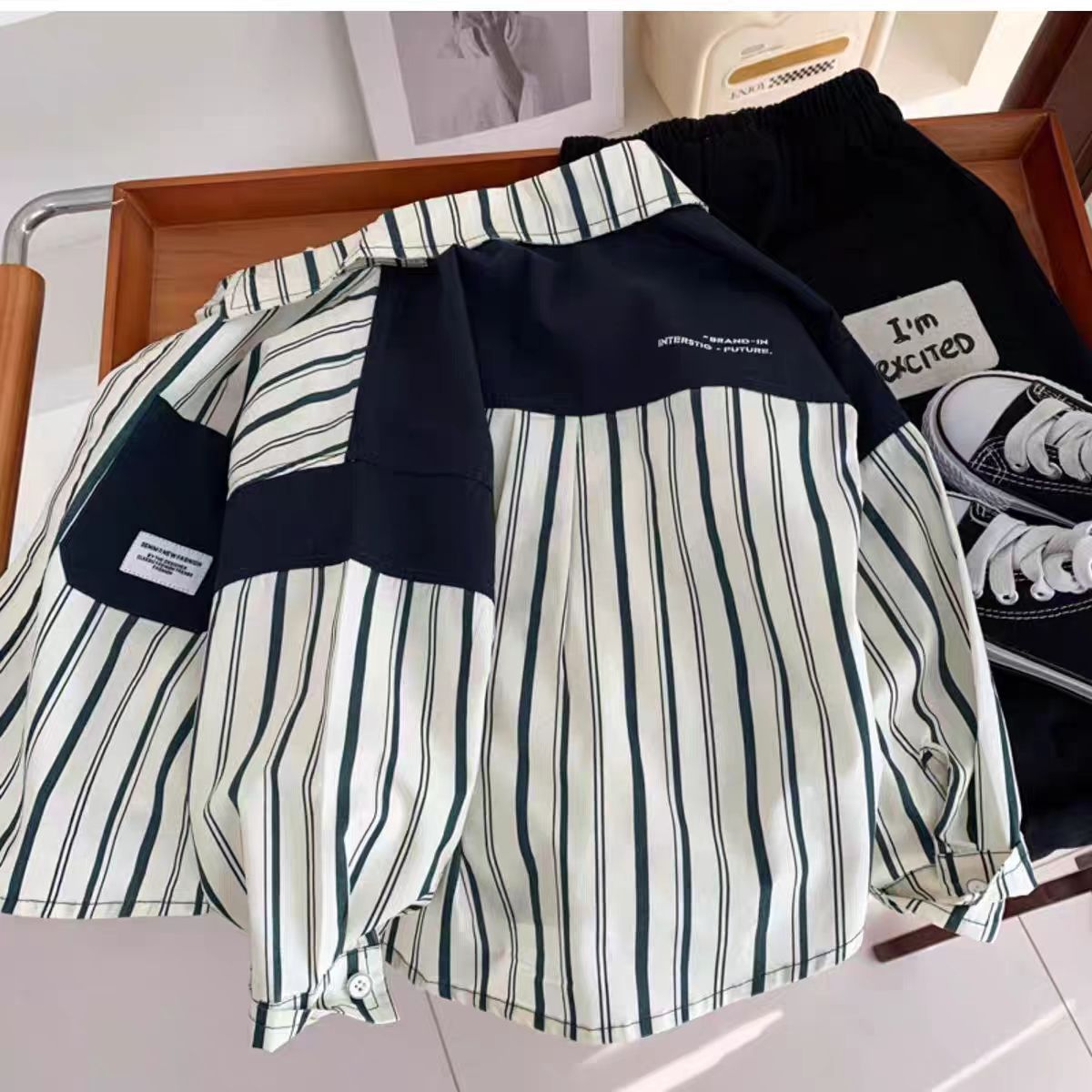 Boys' stylish striped shirt Spring/Autumn 2025 New Korean style small and medium-sized children's cool thin shirt pure cotton top Item Picture