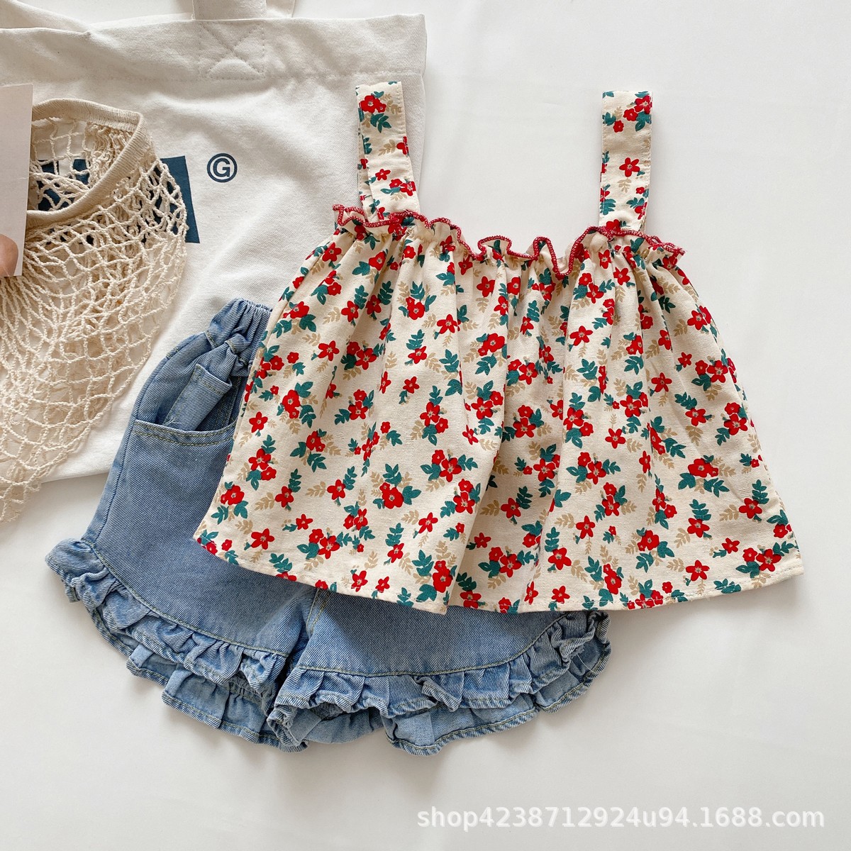 New Korean-style children's summer wear set, trendy and stylish, 1-3-year-old girl shorts, children's halter tops, two pieces of pure cotton Specification drawing