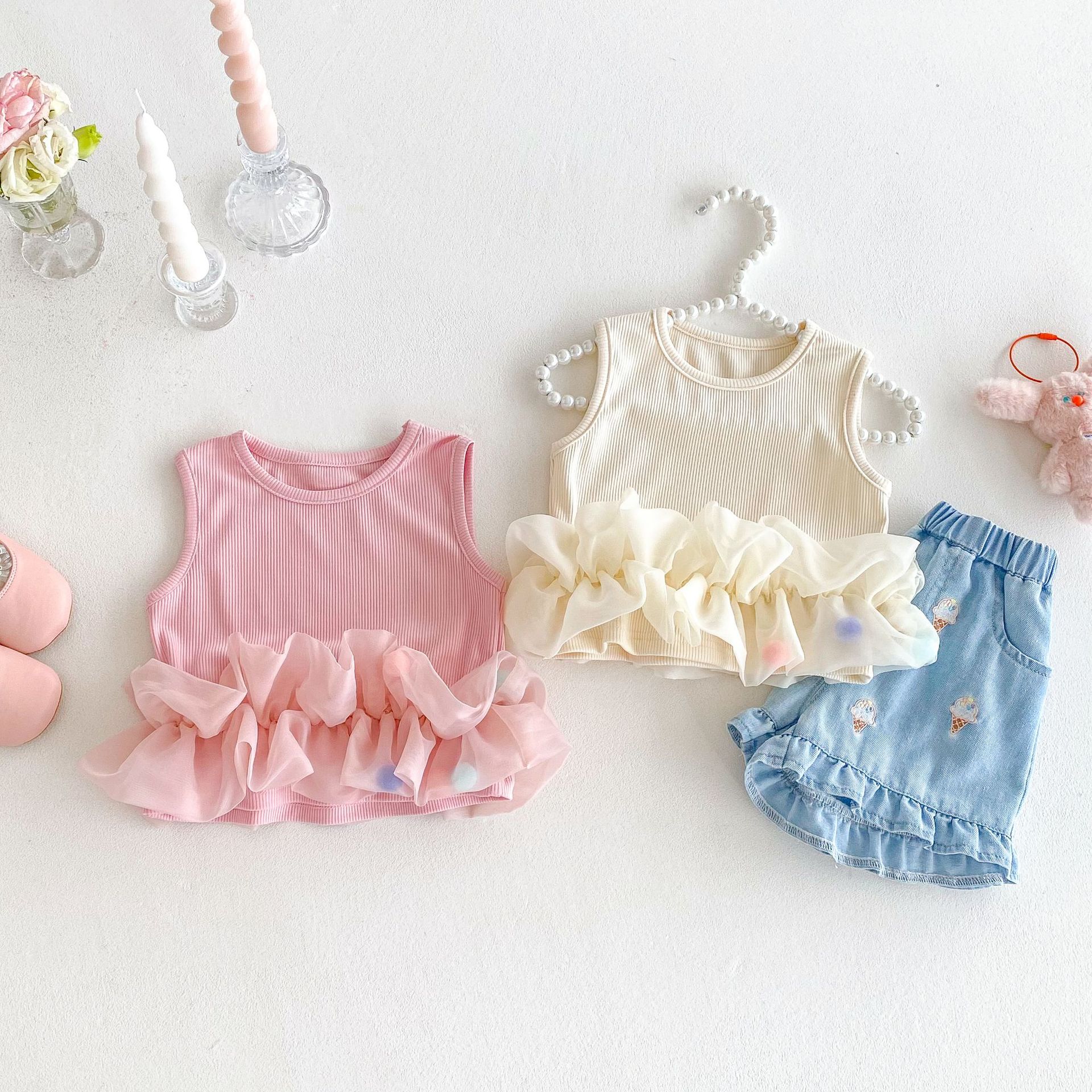 The 2025 new style of tulle vest for summer girls is a stylish and sweet tulle patchwork vest paired with ice cream denim shorts details Picture