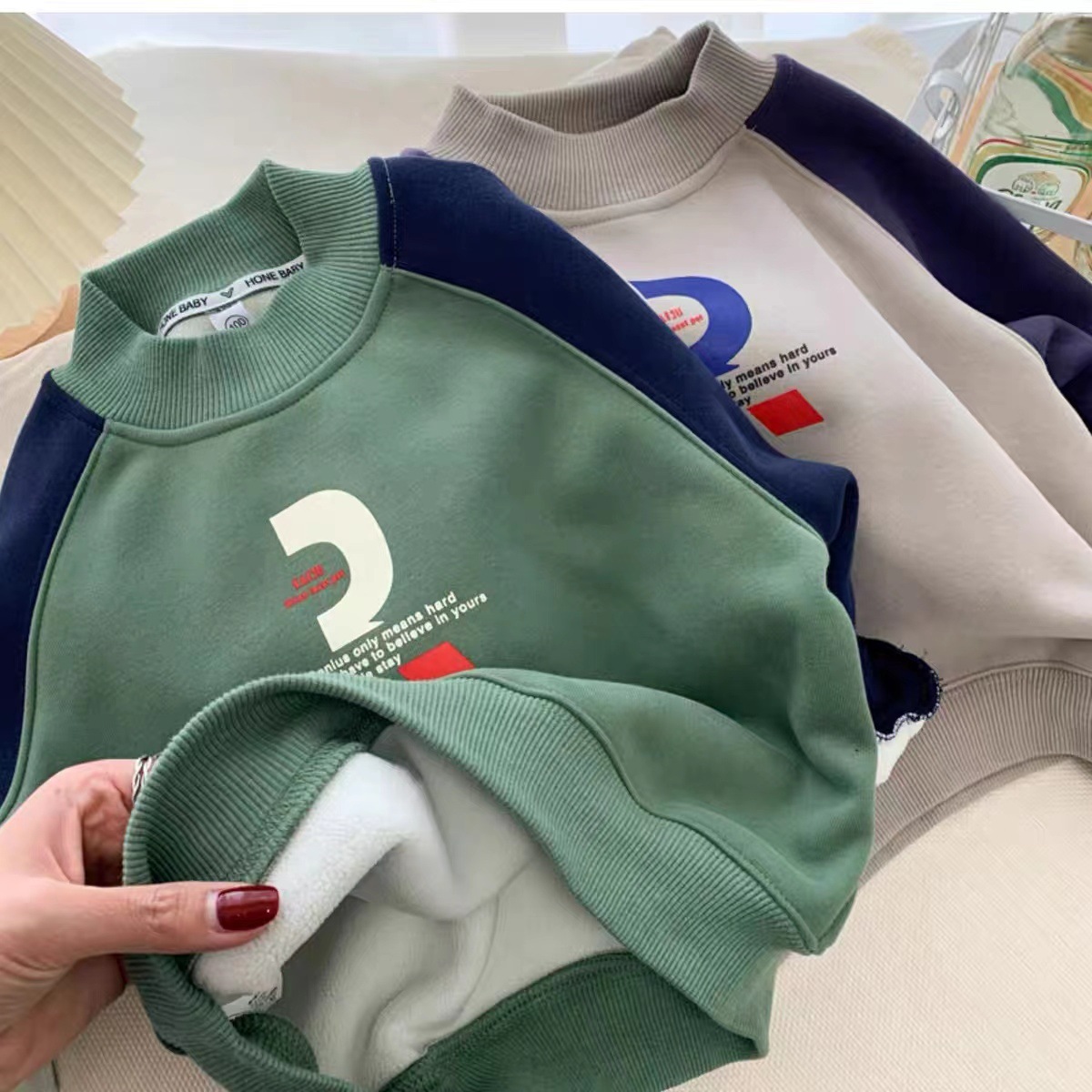 Boys' fleece hoodie 2023 New trendy children's stylish winter Korean-style one-piece fleece thickened base layer details Picture
