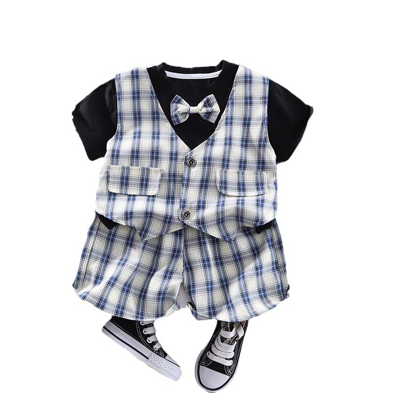 A cool KC gentleman's checkered short-sleeved top for boys, 2024 summer new style Korean children's clothing set wholesale Item Picture