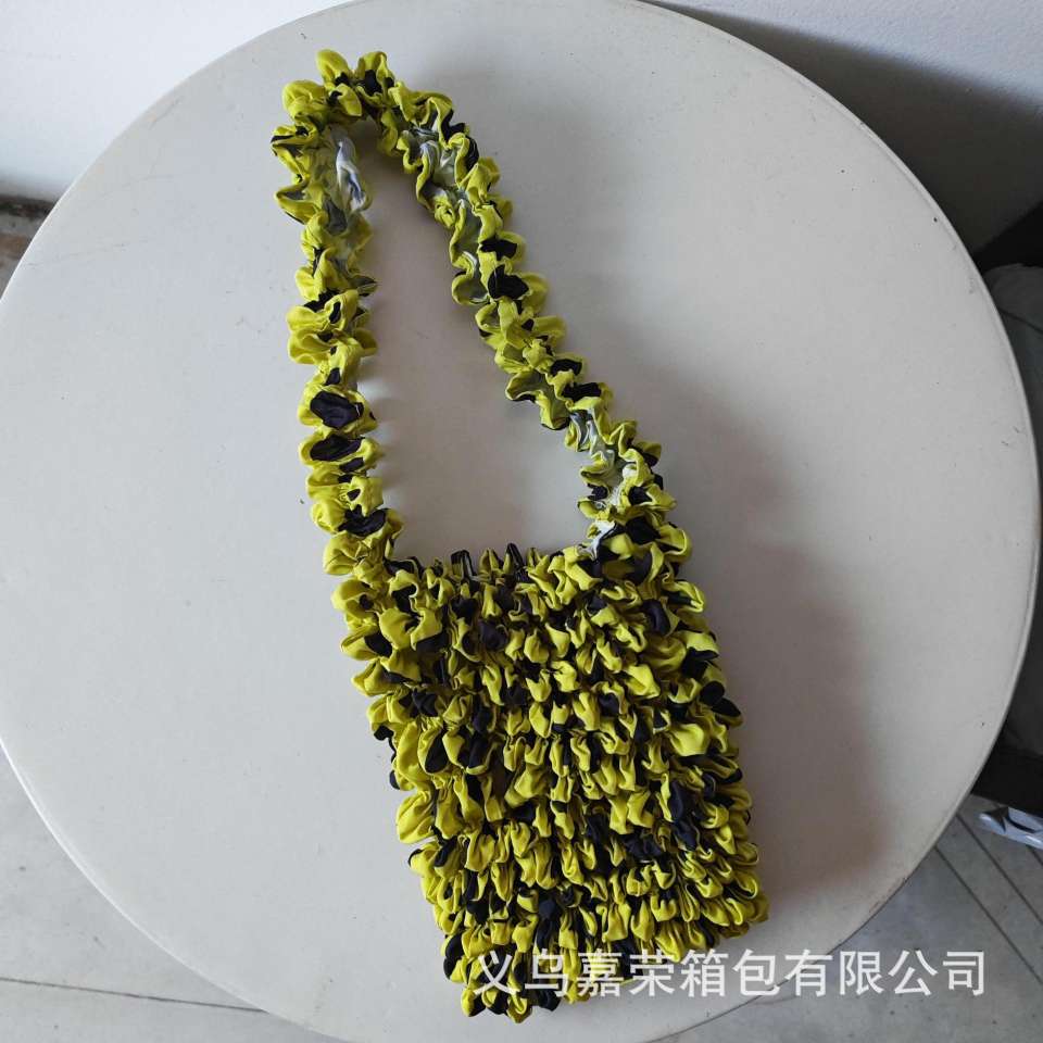 Popular Japanese and Korean pineapple bags, bubble bags, fashionable women's bags, multi-functional hand-held crossbody bags, casual leather goods and luggage, women's versatile and trendy new products detail image 8