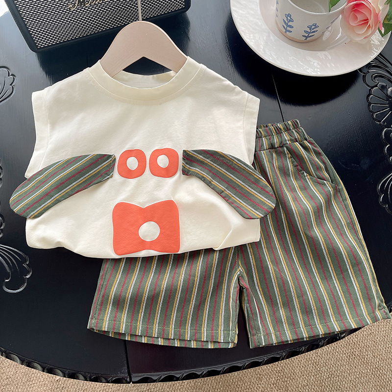 The 2024 summer children's clothing boys' set is stylish, cool and creative. The children's streetwear vest and striped shorts are trendy full figure