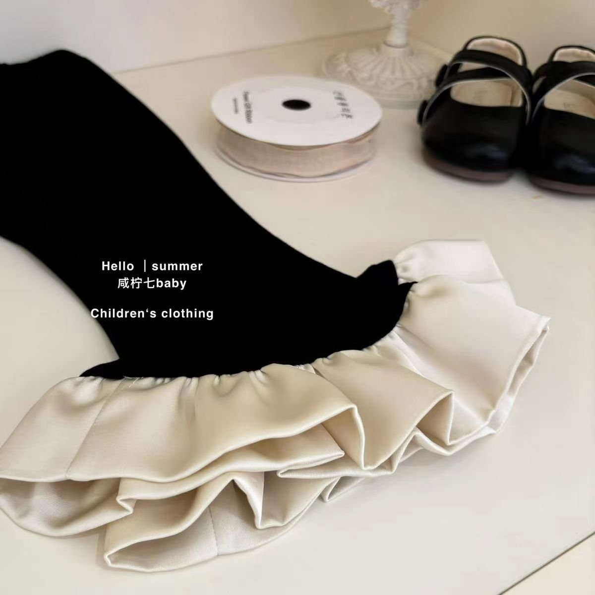 The 2025 Black Swan Girls' Set, a stylish summer new lotus leaf lace vest for girls, is a micro-horn Internet celebrity details Picture