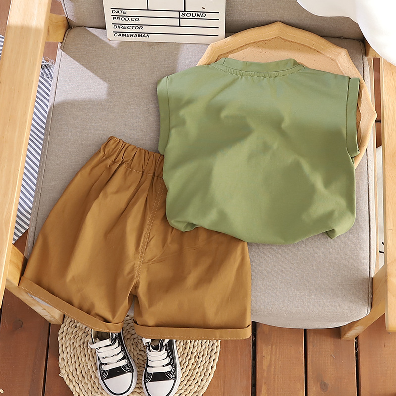 25 Boys' new Korean cartoon set: Summer wear for boys, cartoon vest, stylish summer casual cotton 5-inch pants, trendy details Picture