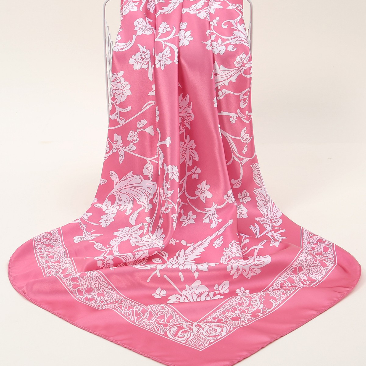 New European and American autumn and winter color-printed sun-protective silk scarves, 90CM large-sized ethnic headscarves for women in stock from the manufacturer Specification drawing