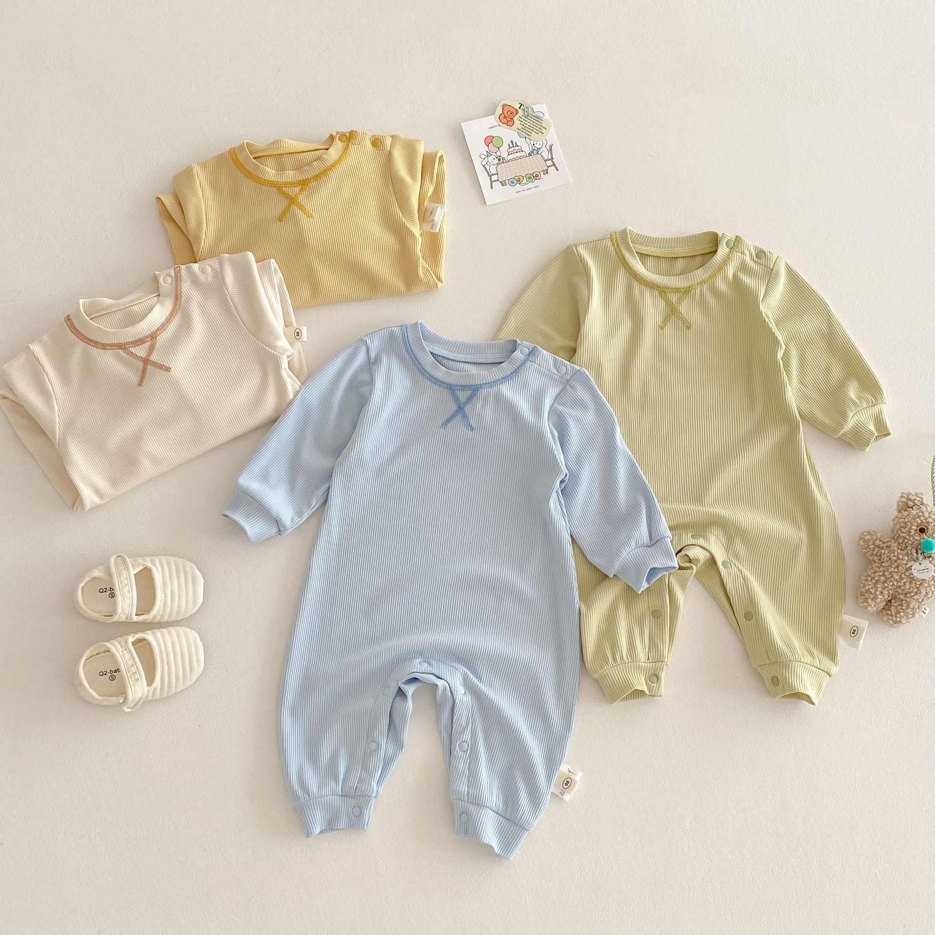 Baby solid color one-piece suit 2025 new spring baby Korean style candy-colored Ha clothes for newborns to go out full figure