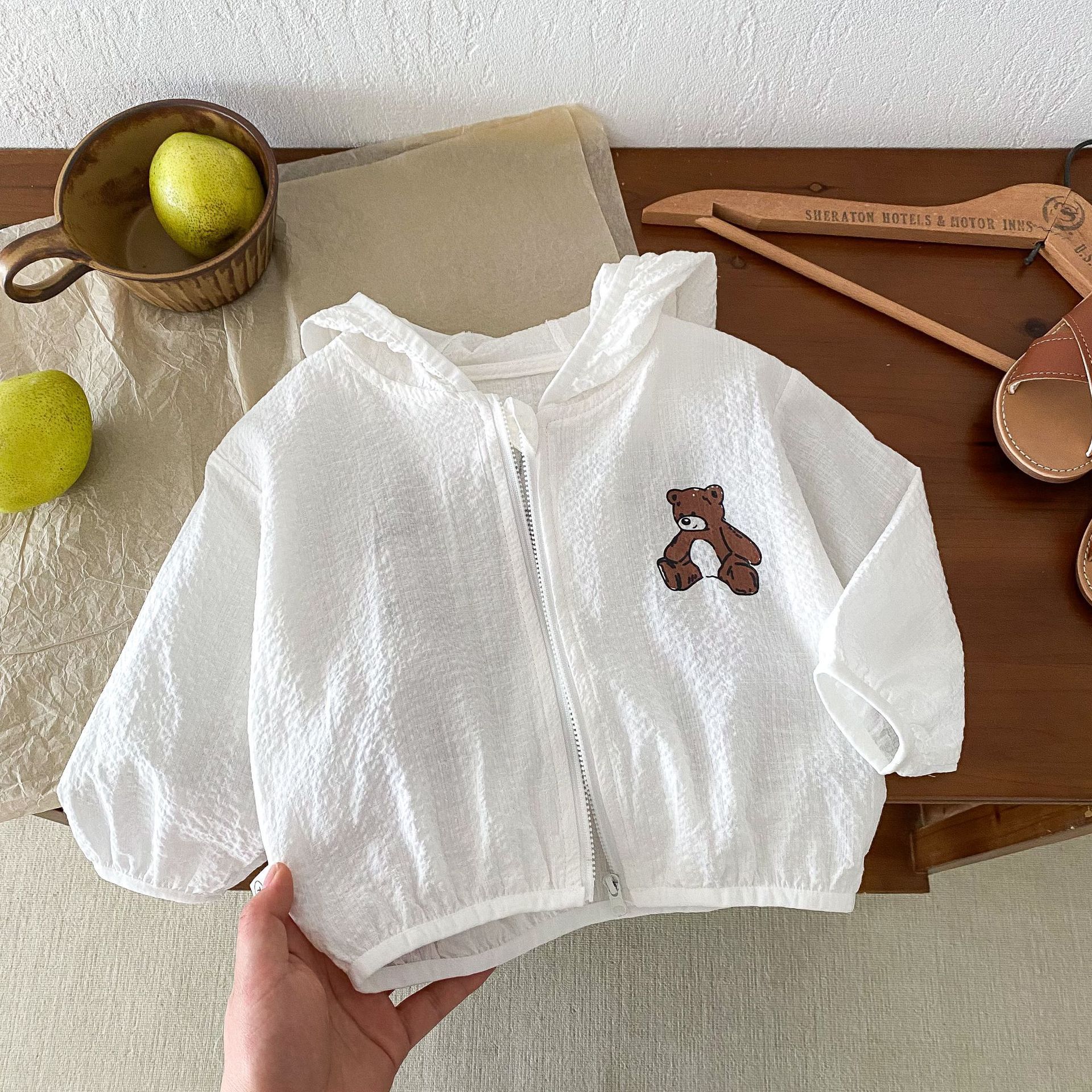 Children's cartoon air-conditioned shirt, 0-5 years old summer boys' fashionable bear hooded light jacket, girls' top BY166 details Picture
