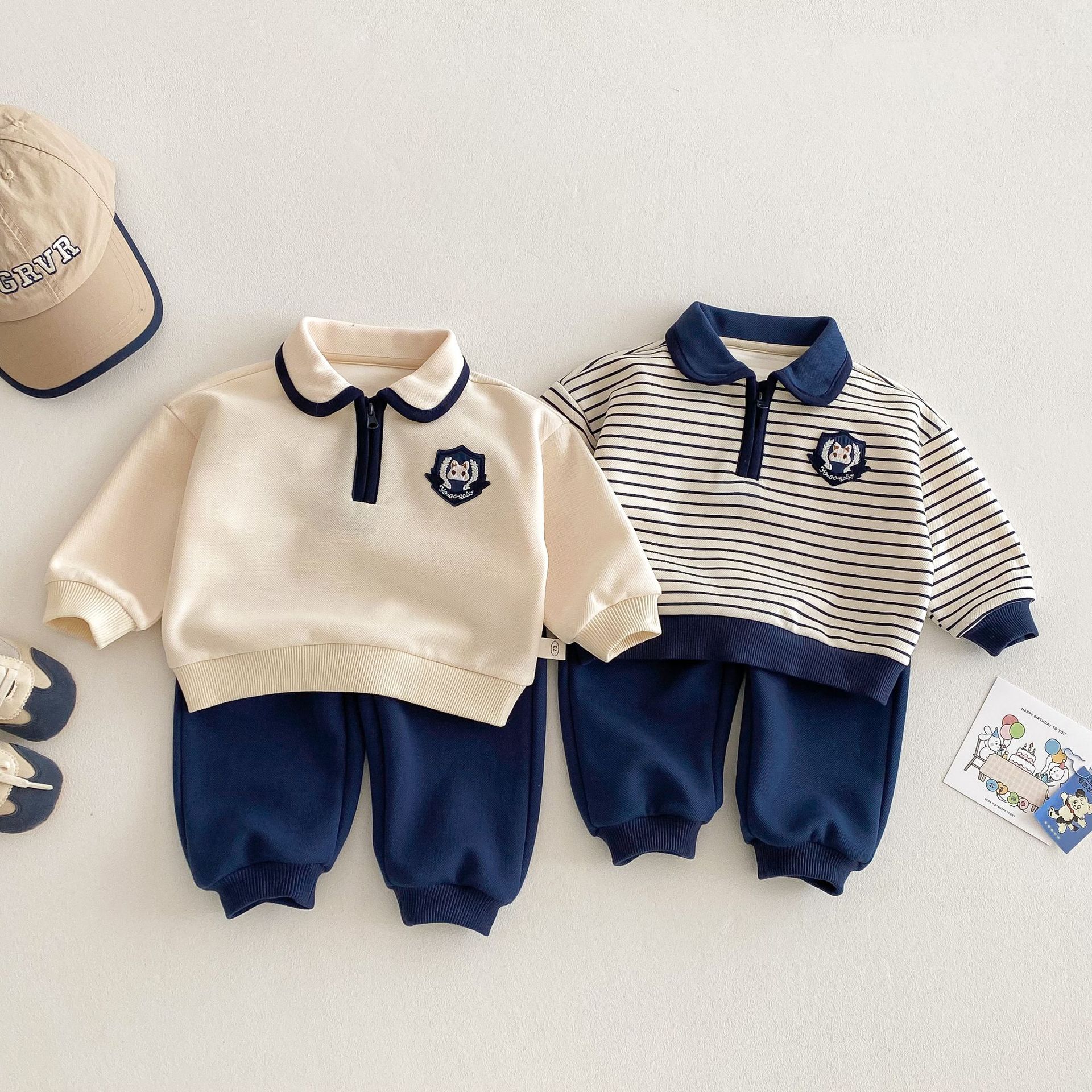 Children's school-style sweatshirt 2025 New spring style for boys, cool and stylish striped polo shirt with stickers, baby sweatpants full figure