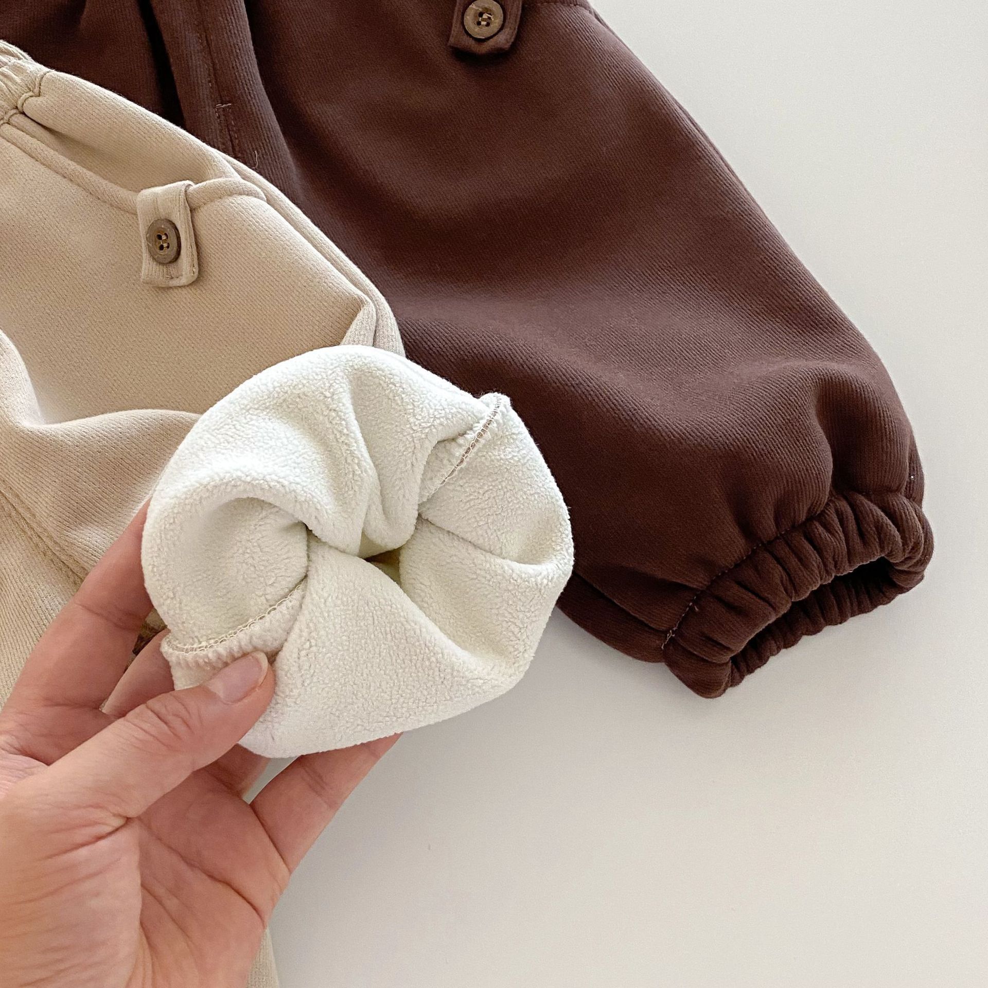 Children's fleece casual pants, 0-5 years old winter boys' solid color Korean-style sportswear pants, baby thickened winter clothing trend AK242 Application Scenario