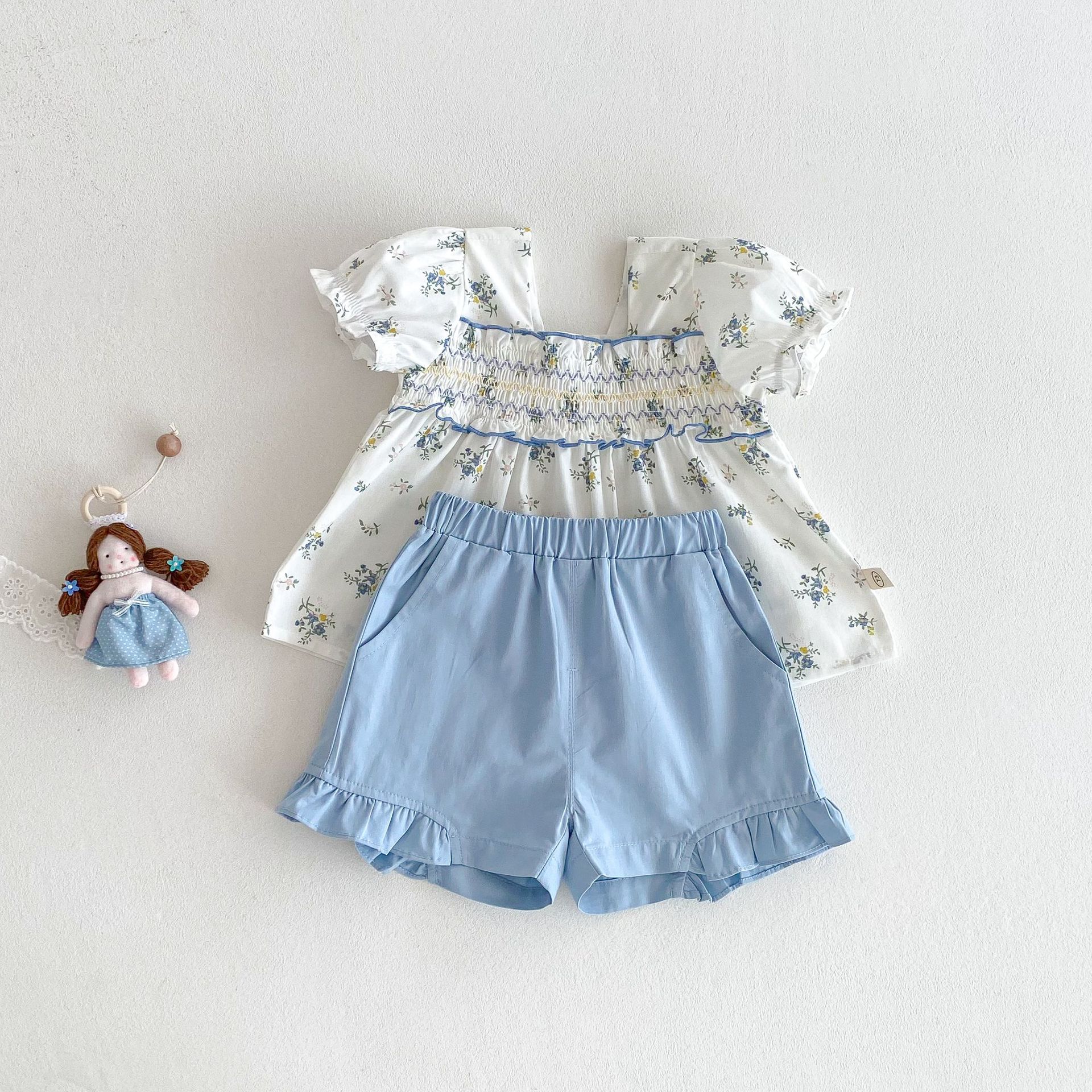 Girls' floral print baby shirt 2025 new style summer baby cool Korean-style T-shirt Trendy children's fashion solid color shorts details Picture