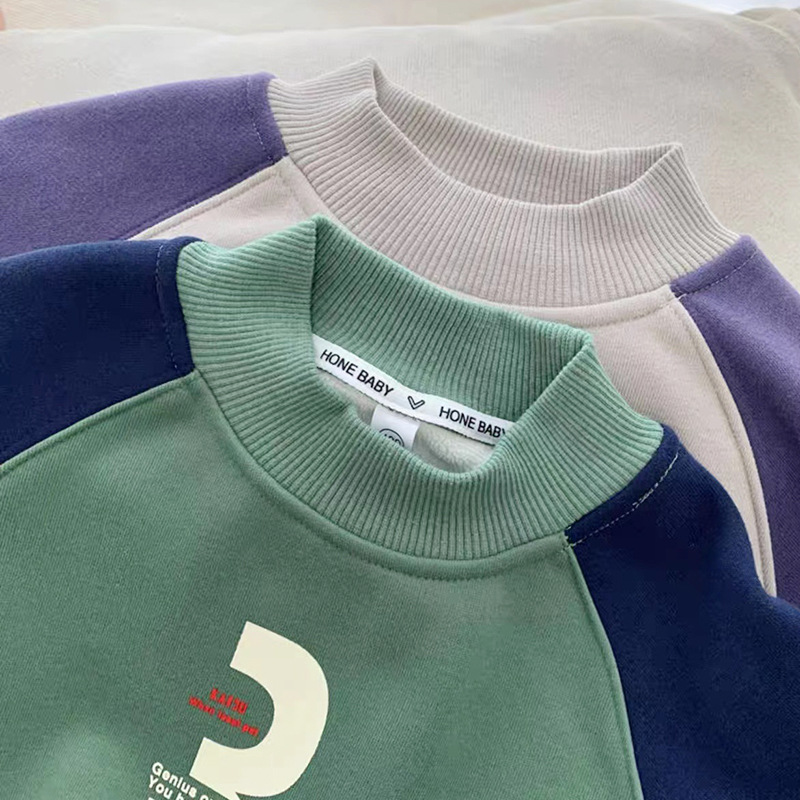 A new Korean-style plush sweatshirt for boys, a one-piece plush autumn and winter collection, a children's pullover with a semi-high neck, and a trendy look for kids Application Scenario