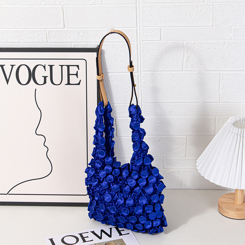 Best-selling Japanese and Korean bubble bags, durian bags, pineapple bags, button copper wallets, travel bags, women's totes, yoga bags, casual, portable and multi-functional travel bags, leather goods and luggage detail image 18