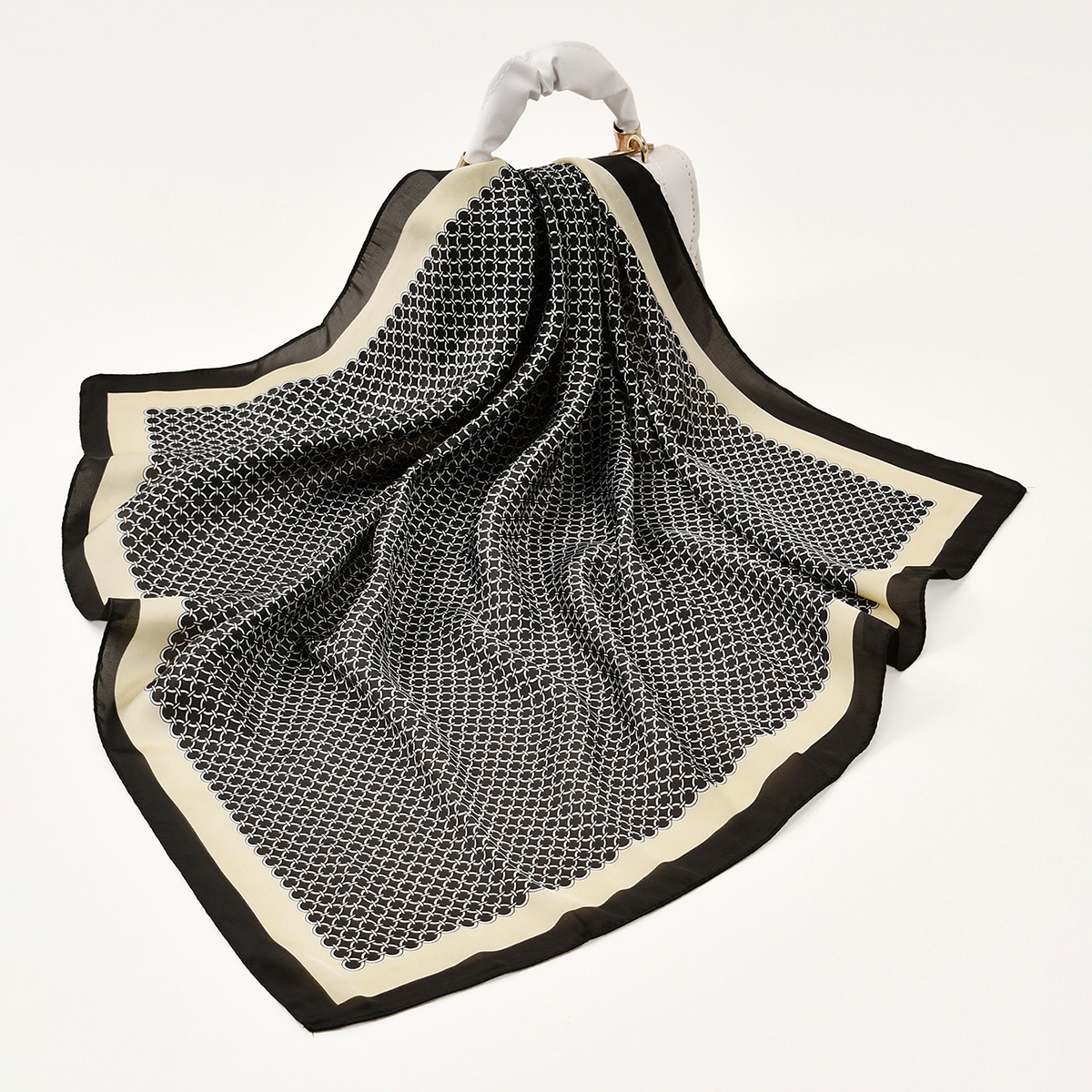 European and American spring and autumn versatile and elegant decorative circular small square scarves and silk scarves. Women can pair them with T-shirts, shirts, neckerchiefs and scarves in summer Specification drawing