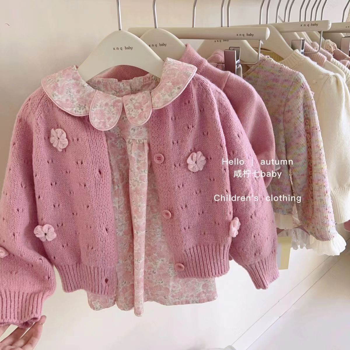 A trendy and stylish 2024 autumn set for Korean girls, featuring a children's floral knitted cardigan with floral prints and a baby collar dress Application Scenario