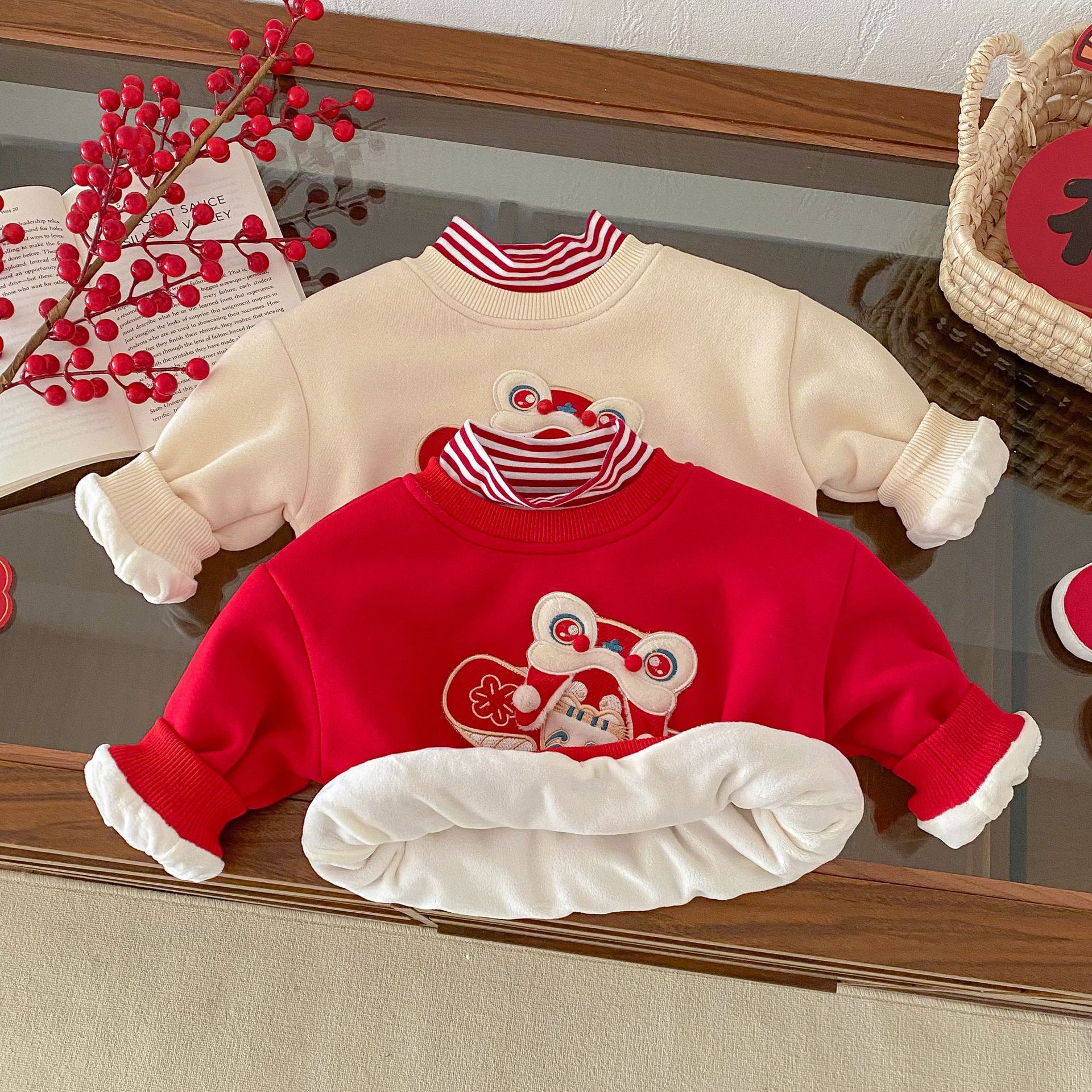 Children's embroidered New Year greeting clothes, 0-5 years old winter girls' fleece hoodies, boys' winter clothes, one-year-old baby New Year clothes AY718 Specification drawing
