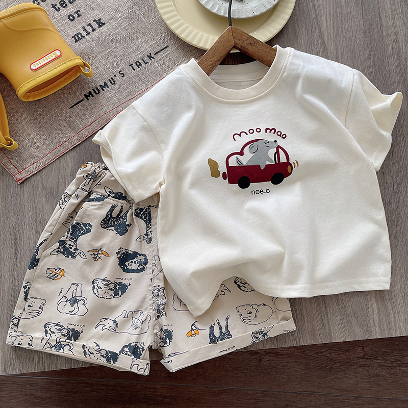 A new short-sleeved set for boys, a printed thin T-shirt, a round-neck Korean style, and a cool cartoon printed children's summer trend Specification drawing