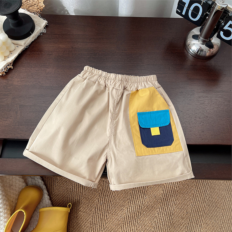 New Korean-style striped printed T-shirt and workwear-style shorts summer two-piece set for children Application Scenario