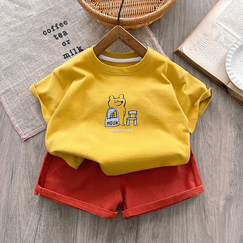 The new summer cartoon printed short-sleeved and short pants for boys and girls, two-piece sets, are casual and versatile. It's a trendy children's suit Item Picture