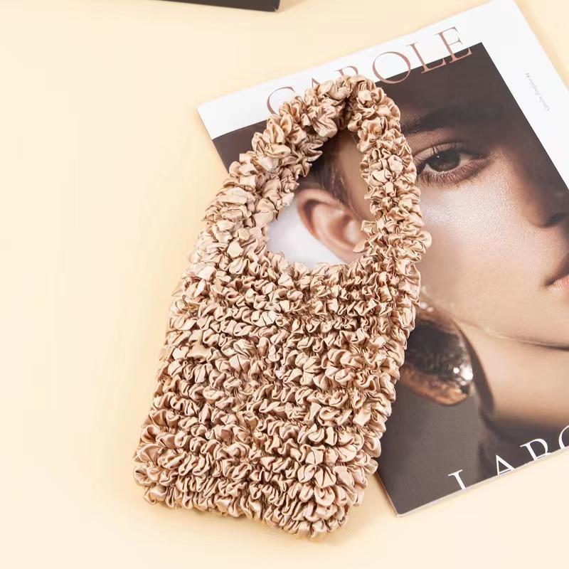 Japanese and Korean best-selling bubble bags, pineapple bags, crossbody bags, travel bags, tote bags, Oxford cloth women's bags, yoga bags, luggage, leather goods, travel tote bags, travel bags, casual and portable Application Scenario