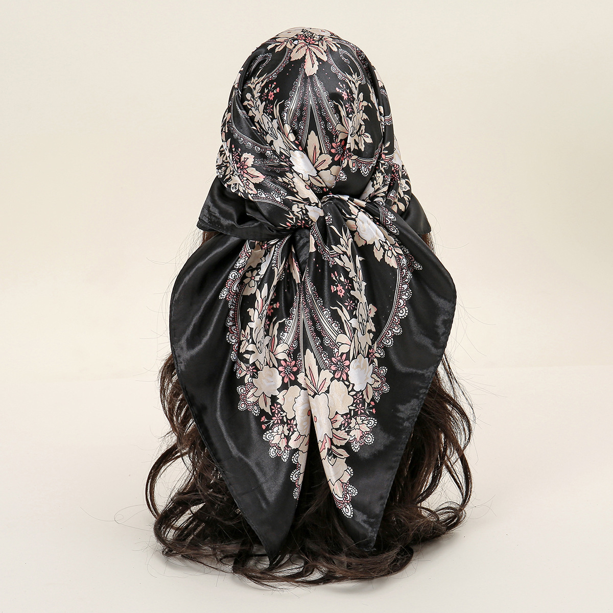 The popular 90CM large square scarf with ethnic style cashew nuts from Europe and America and the trendy street hip-hop headscarf from Xiyin are in stock for women full figure