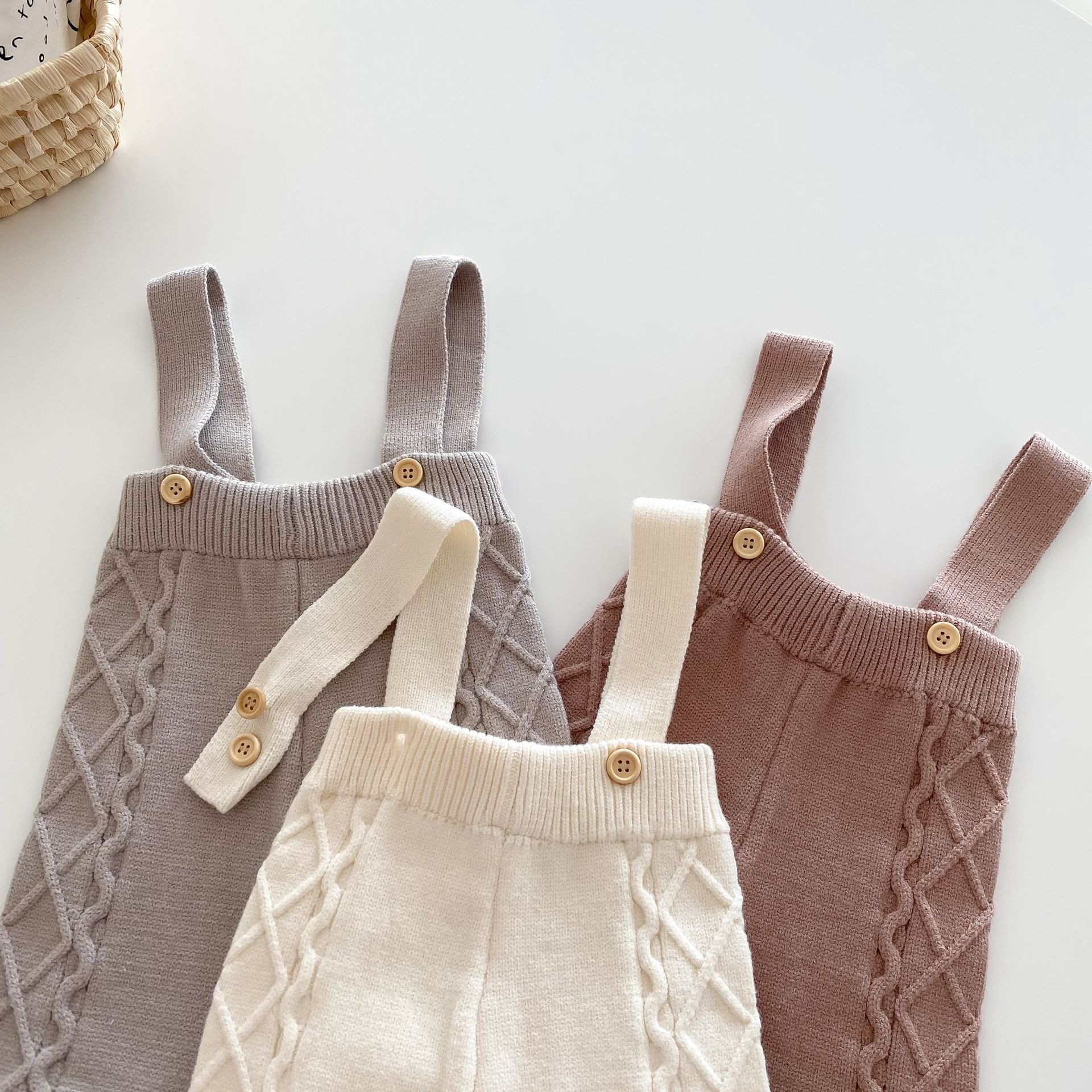 Children's twisted knit sweater, 0-5 years old, autumn and winter for boys and girls, stylish cored yarn sweater, solid color jumpsuit AY688 Application Scenario