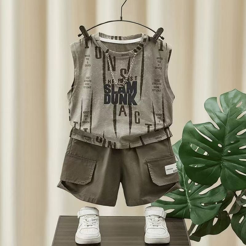 A stylish new 2025 summer vest set for boys, a slim two-piece sleeveless children's wear with baby print on the waistcoat full figure