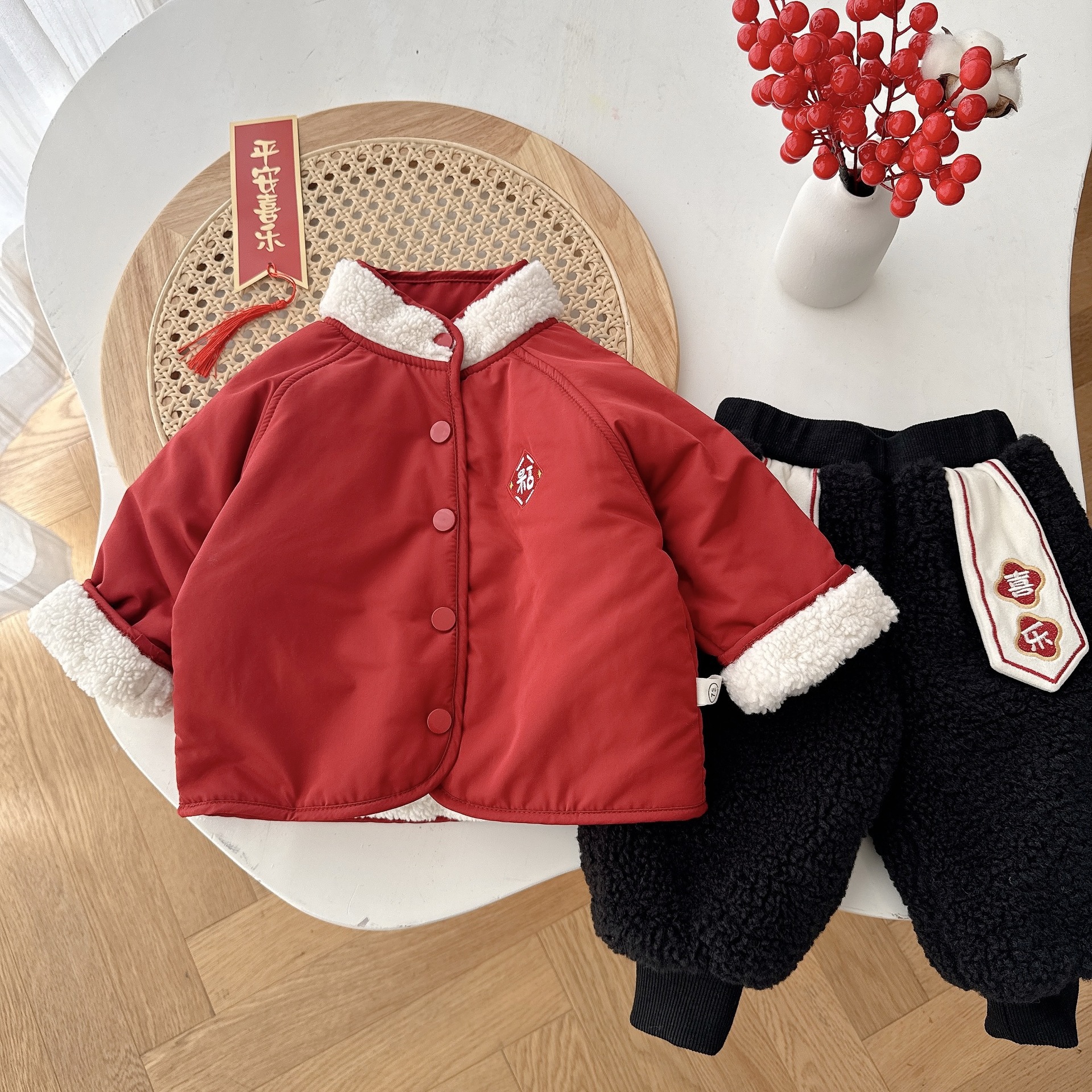 Children's fashionable New Year greeting clothes: Winter boys' embroidered, fleece and thickened cotton-padded clothes for 0-6 years old, and girls' winter coats AY651 details Picture