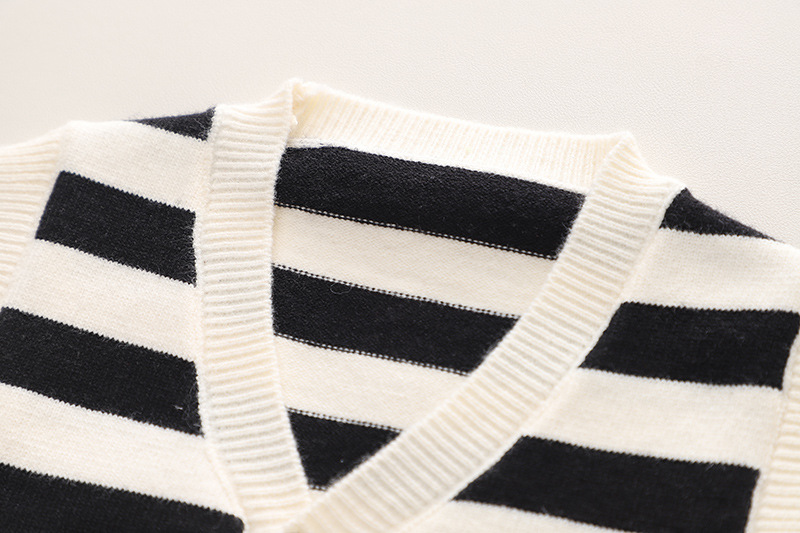 Boys' Spring and Autumn Collection 2023 New Stylish knitted sweater, vest, cardigan, Little boy Boy three-piece set, trendy style Specification drawing