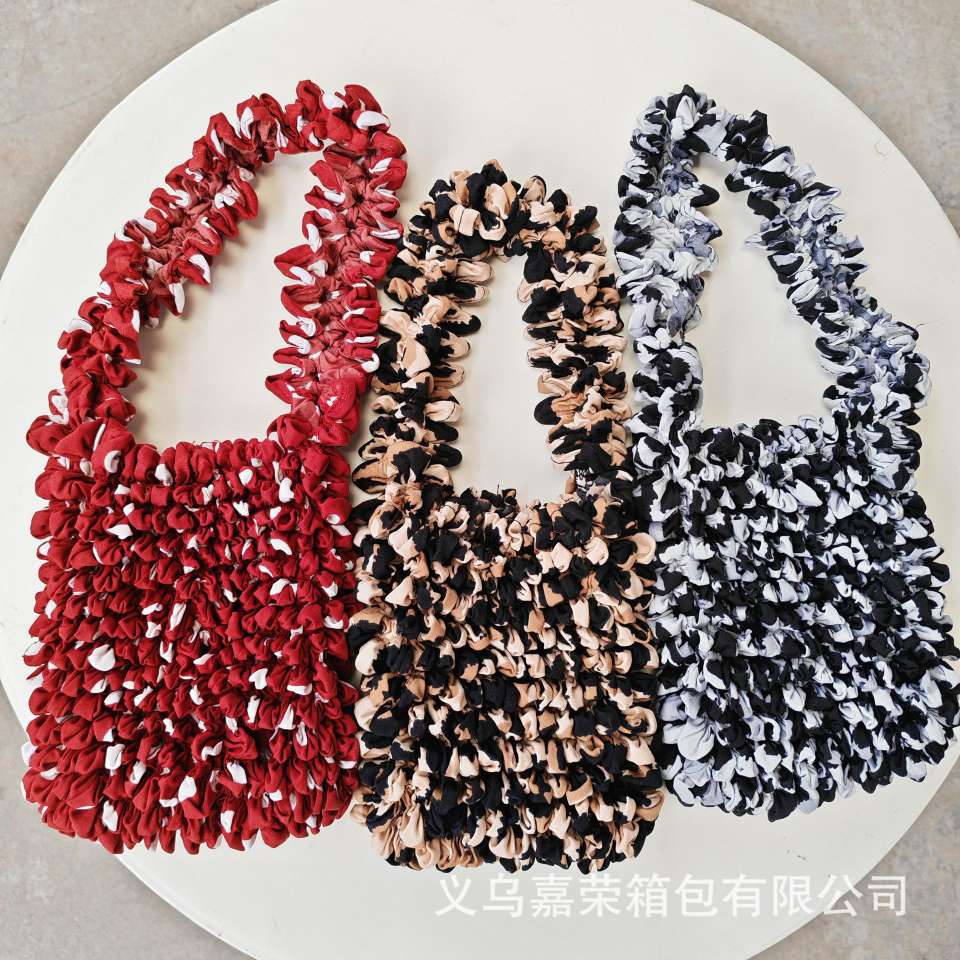 Popular Japanese and Korean pineapple bags, bubble bags, fashionable women's bags, multi-functional hand-held crossbody bags, casual leather goods and luggage, women's versatile and trendy new products detail image 14