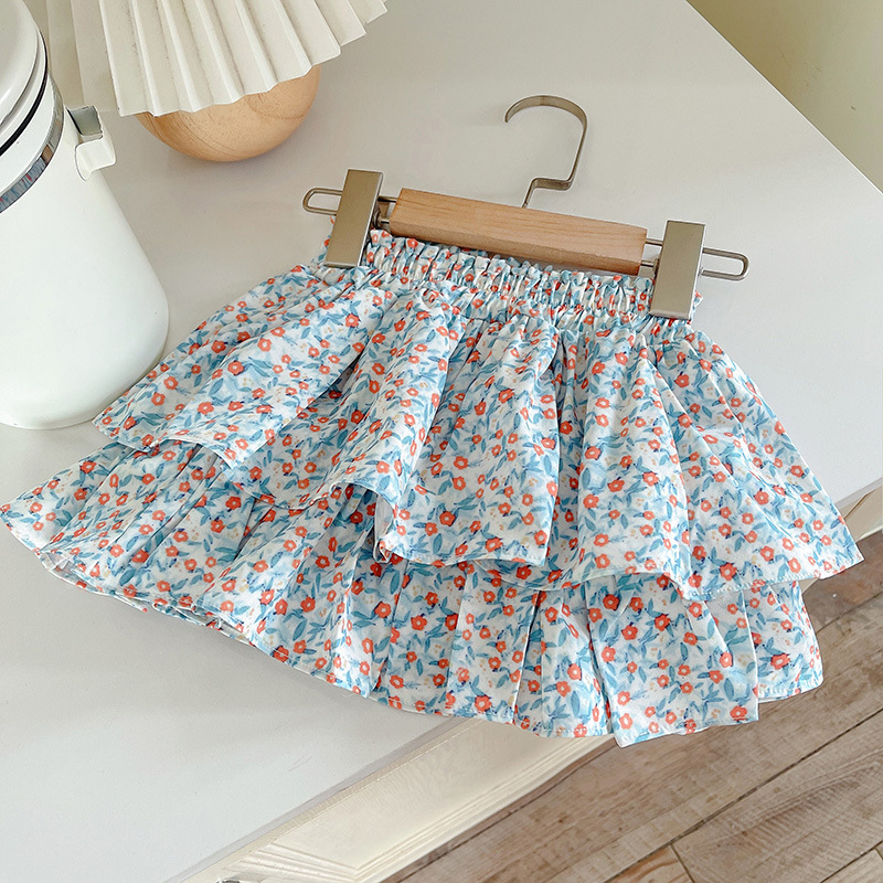 The new summer 2024 Girls' set features a stylish Korean-style summer outfit with casual lace halter tops and floral skirt pants Application Scenario