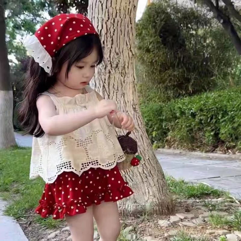 【 Headscarf Gift 】 A new and stylish summer dress set for out-of-season girls, featuring a halter top and a trendy two-piece outfit Application Scenario