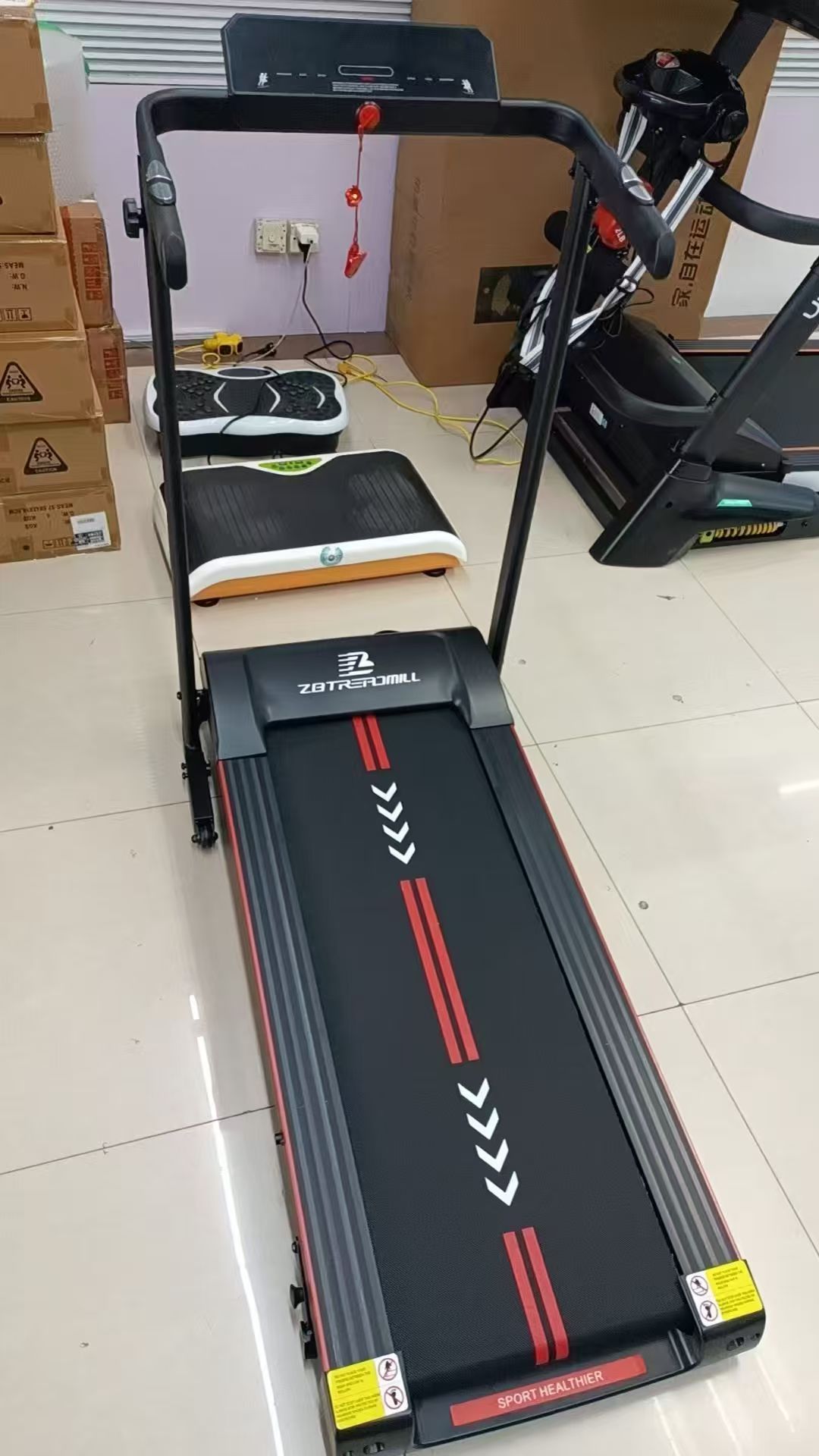 黑色小型跑步机   
