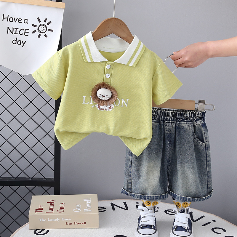 A new summer 2024 Korean-style children's short-sleeved and short-shorts set featuring lion for boys full figure