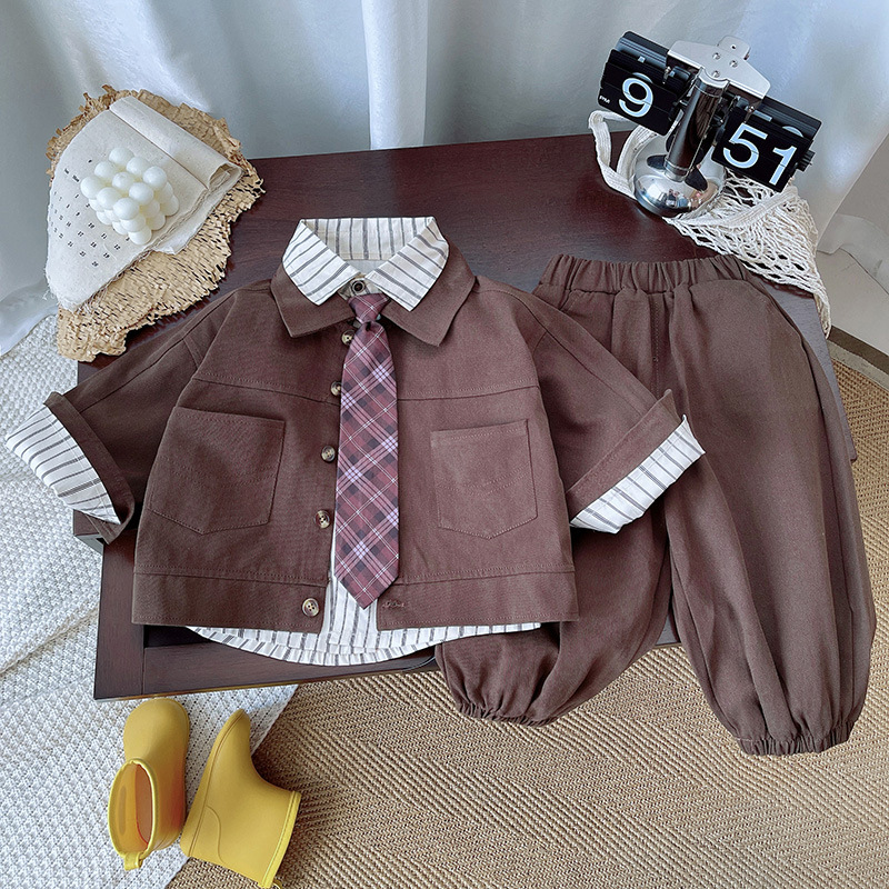 The new forest-themed autumn set for boys in 2024 features a British baby long-sleeved autumn outfit with a school style details Picture