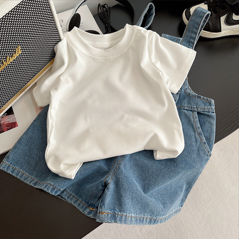 A new men's summer girls' set for 2025, featuring a stylish short-sleeved T-shirt and rabbit-ear denim overalls Application Scenario
