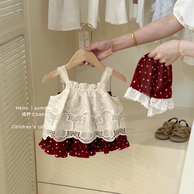 The new summer Korean children's clothing collection features a girl's elegant forest-themed little Red riding hood set, a little girl's embroidered vest top and shorts full figure