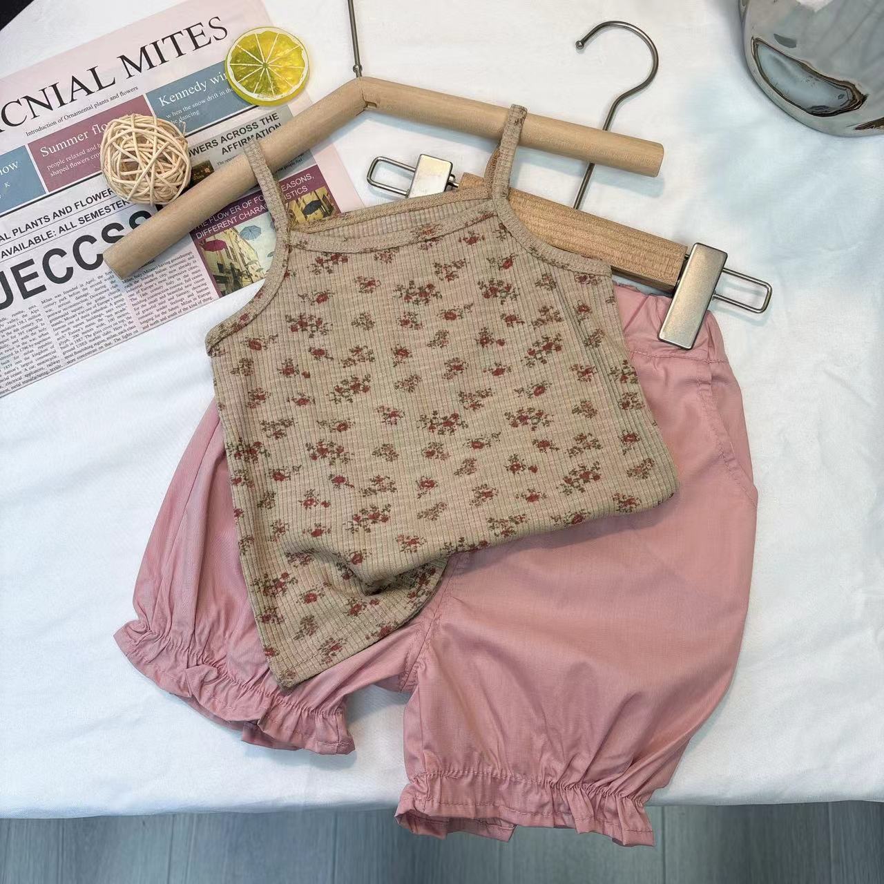 Summer 2024 new collection: Cute Korean-style floral small halter with a tapered hem, Korean-style grandma pants baby set Specification drawing
