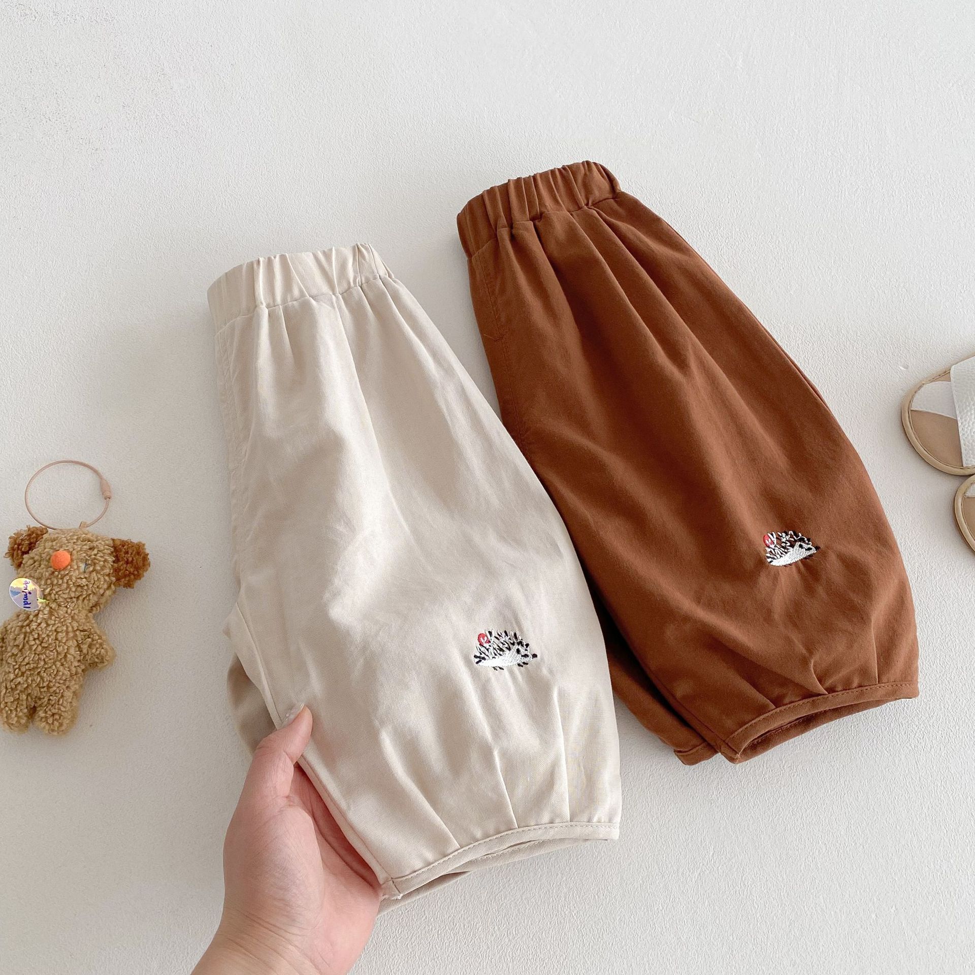 Children's embroidered casual pants 2025 new style summer Boys' fashion Korean 9-inch pants Baby solid color summer pants details Picture