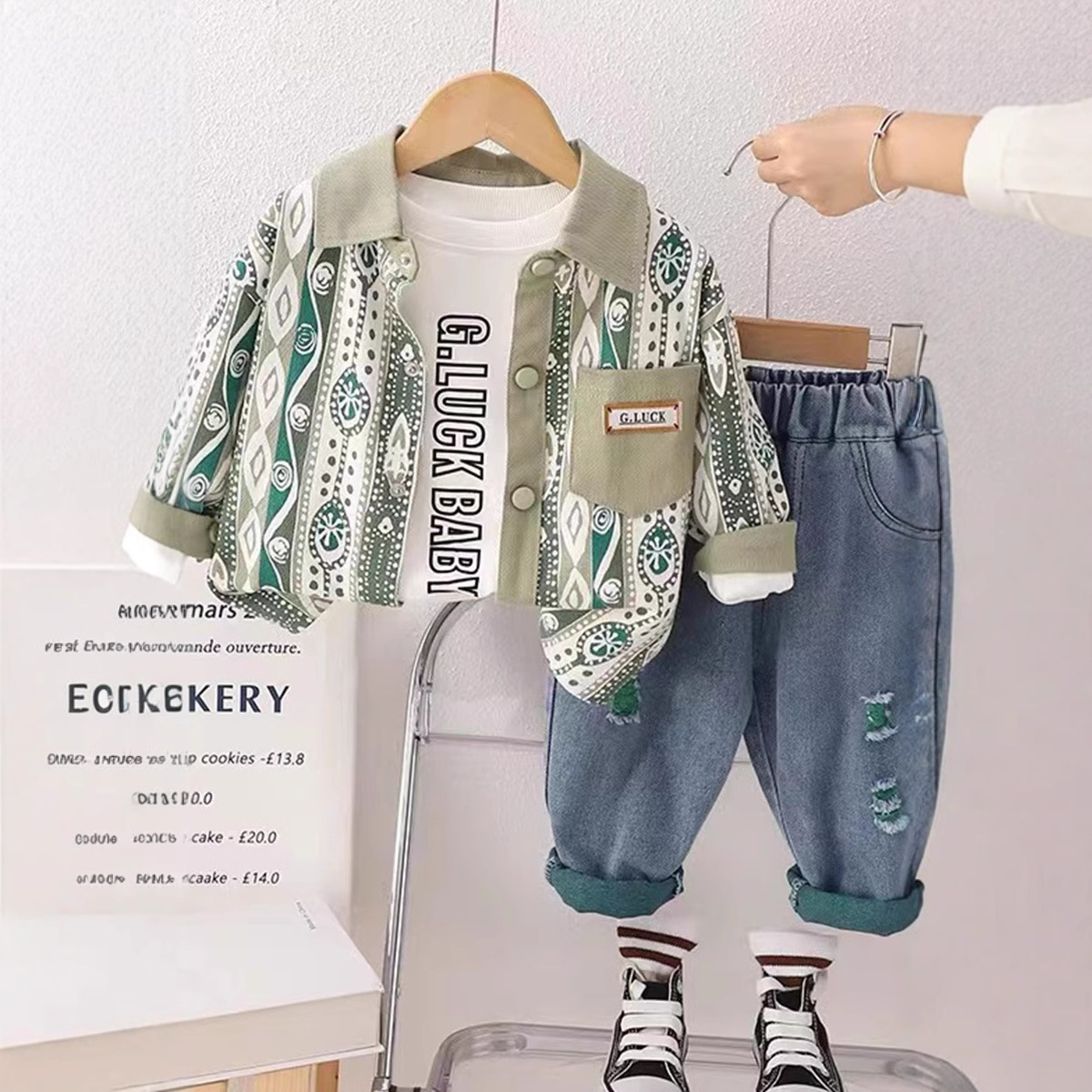 Spring and Autumn cardigan three-piece set for boys, 2023 new style cool and stylish autumn casual Korean-style children's clothing Item Picture