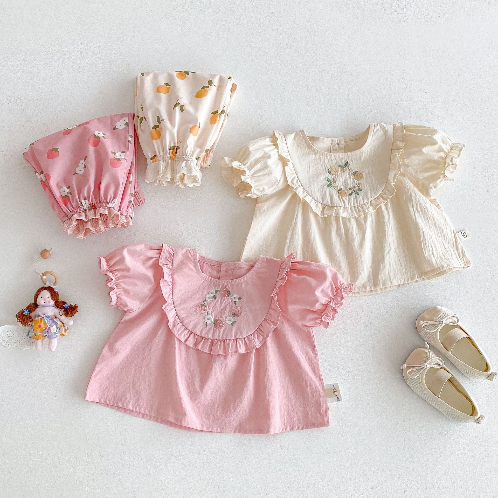 A new style of Korean embroidered T-shirt for girls in 2025, a stylish summer dress for children details Picture