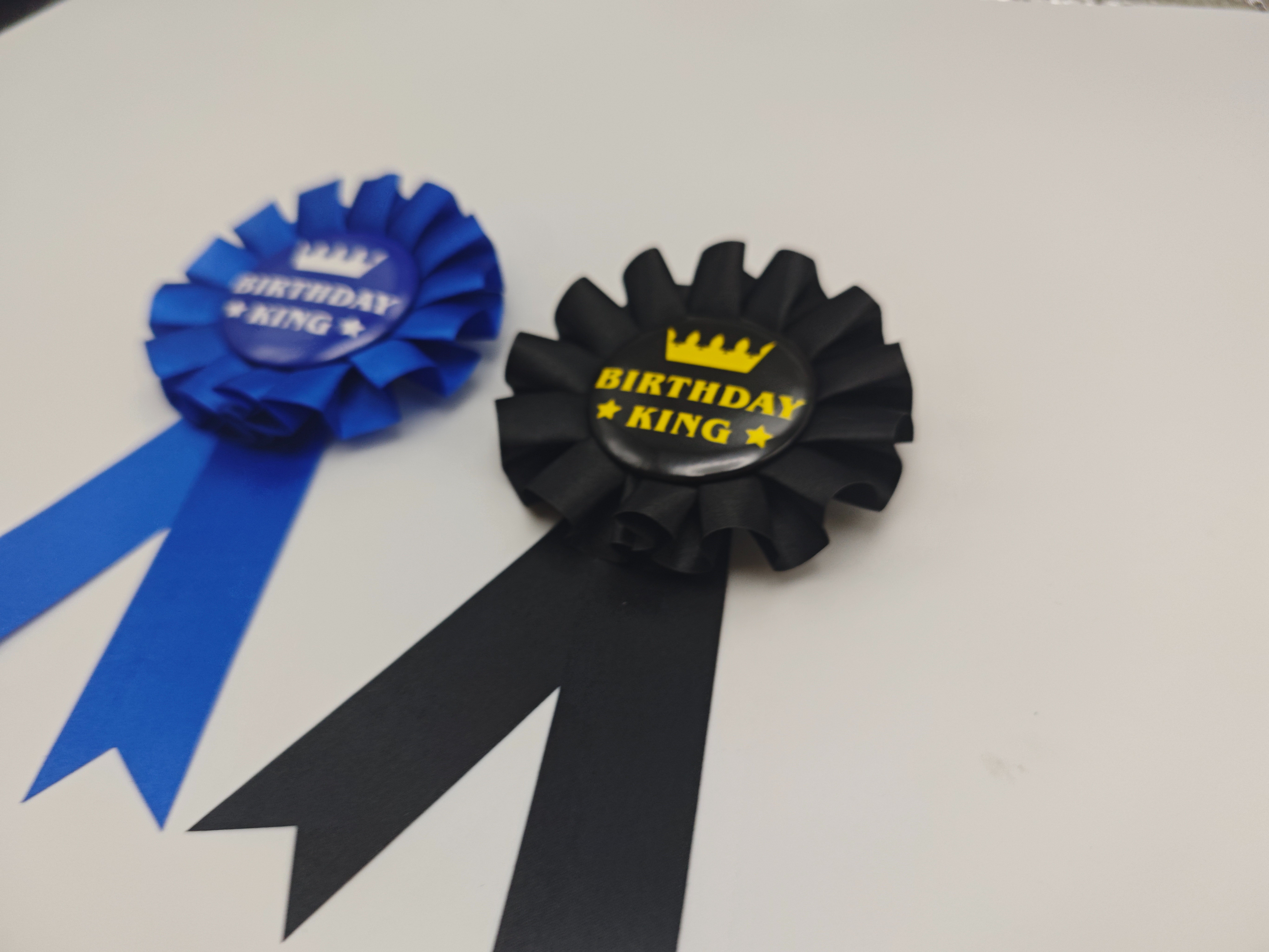 热销生日快乐胸章装饰happy birthday party徽章聚会庆祝皇冠胸花