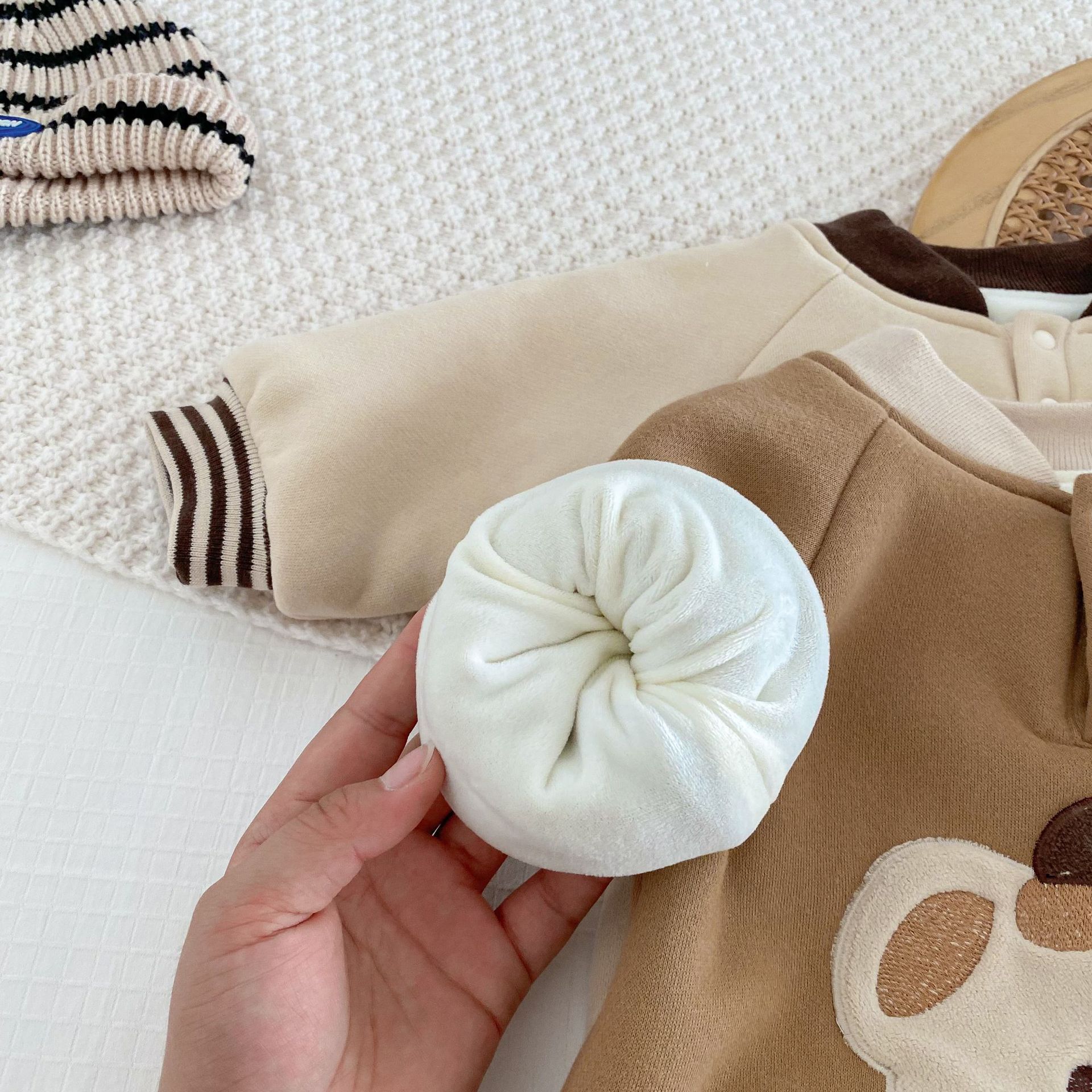 Baby bear crawling suit for winter babies aged 0-2, super cute one-piece suit for newborns, first birthday dress trend AL348 Specification drawing